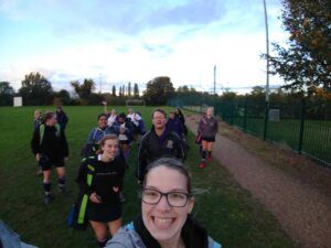 Ladies 2s depart Chiswick...